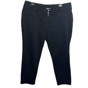 AMETHYST bodycon black plus size jeans/jeggings.
Size: 24